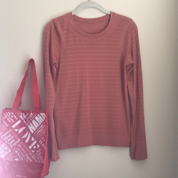 lululemon athletica Tops - 🍋 Lululemon RARE Long Sleeve w/ Reusable Bag